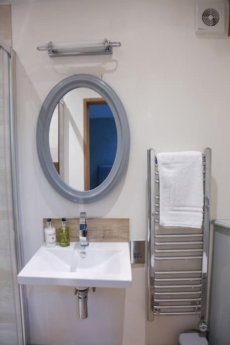 Barley - Cosy Stylish Apartment - Easy Access To Bath And Many Nearby Attractions Box  Εξωτερικό φωτογραφία